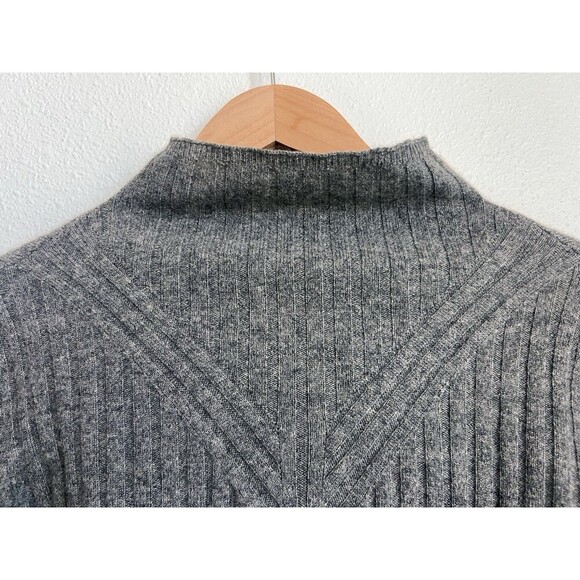 Jarbo 100% Cashmere Gray Ribbed Mock Neck Sweater Top Size 38 Thumbholes Luxe - Picture 2 of 7